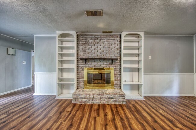 Foto del edificio - 105 Newton Ln