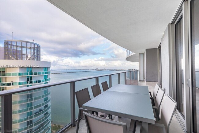 Foto del edificio - 488 NE 18th St
