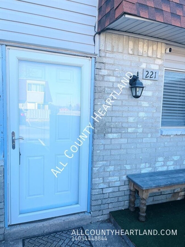 Building Photo - 221 Jason Dr