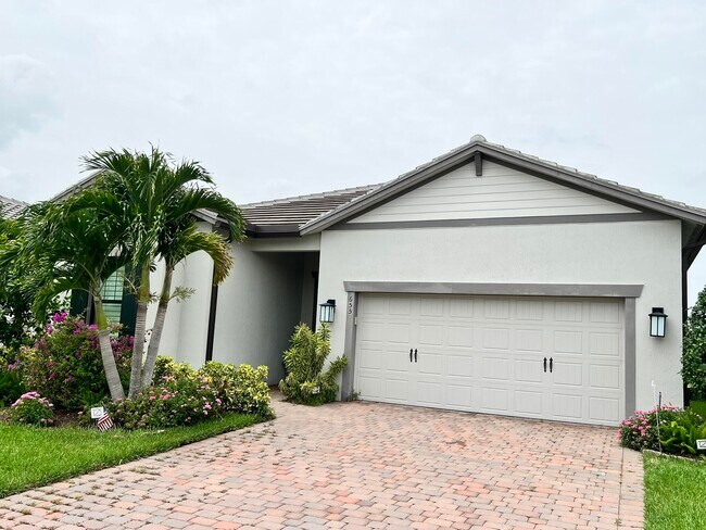 Building Photo - 655 S E Boboli Way