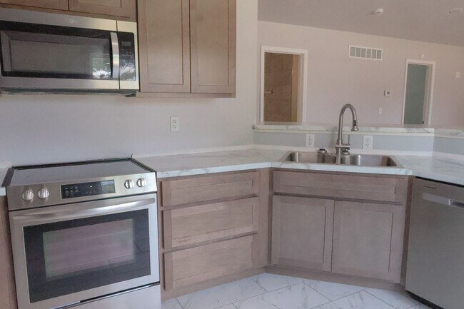 Building Photo - Almost New Home in Crystal City MO for Lease!