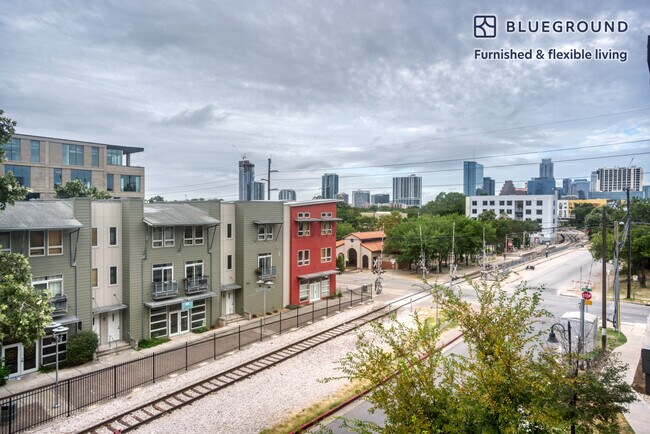 Building Photo - 1621 E 6th St