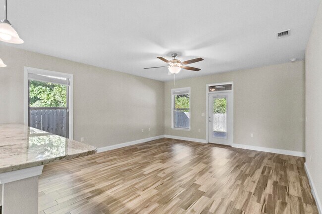 Building Photo - 949 Kenzie Ln