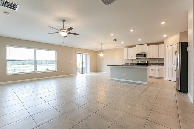 Building Photo - 1411 Golden Glow Dr