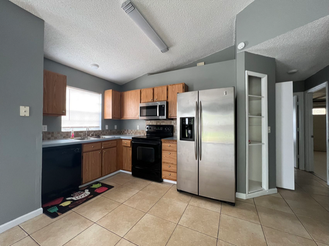 Foto del edificio - 2217 Rose Brook Ct
