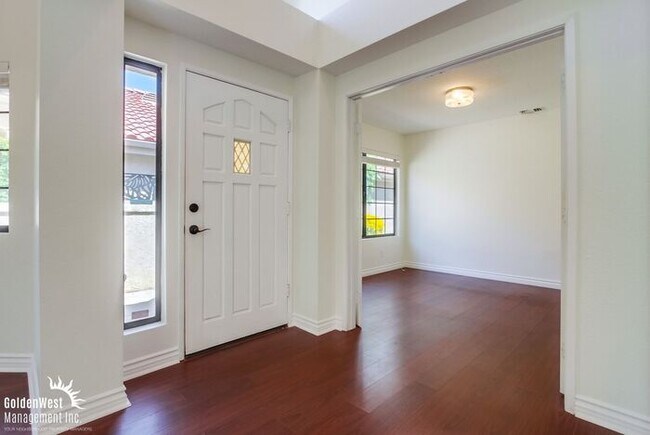 Foto del edificio - Elegant & Bright 2Bdm 2Ba Home in Vista Va...