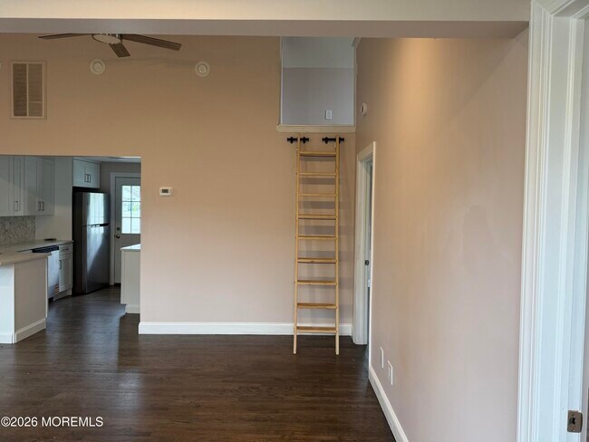 Building Photo - 71 Bay Ave