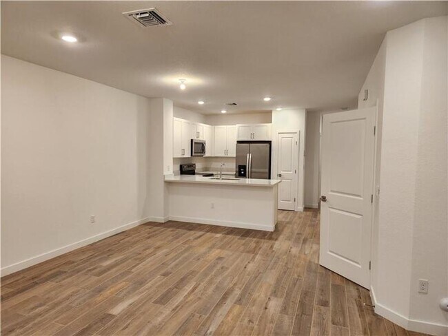 Building Photo - 168 SE 5th Ct