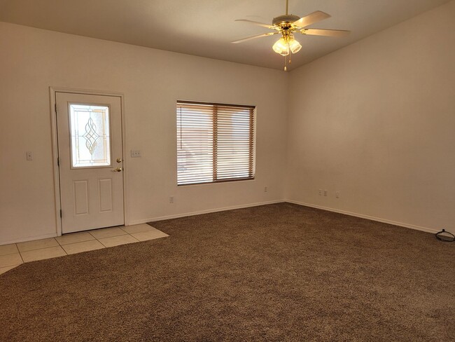 Foto del edificio - 2 Bedroom/2.5 bath House in Bullhead City ...