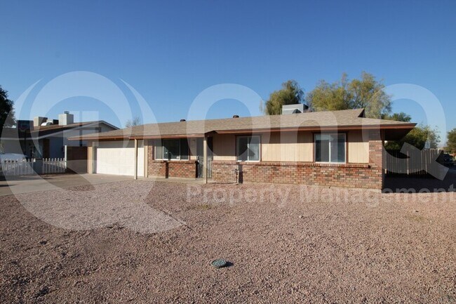 Foto del edificio - 160 E McLellan Rd