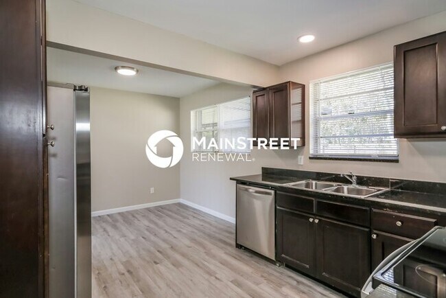 Building Photo - 4 Bedroom Pet-Friendly Home in JACKSONVILL...