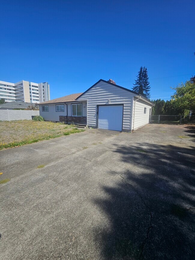 Building Photo - 207 NE 88th Ave