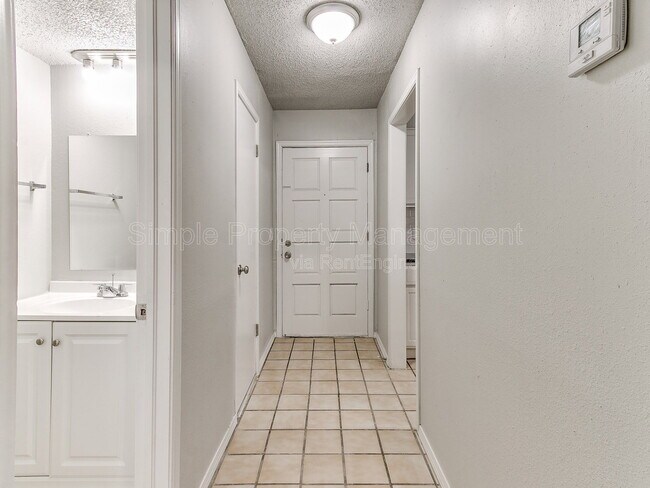 Building Photo - 8510 Candlewood Dr