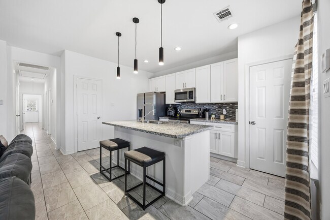 Building Photo - 3825 Easy St