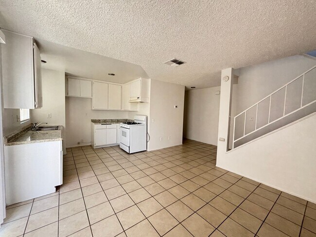 Foto del edificio - East Palmdale Townhouse