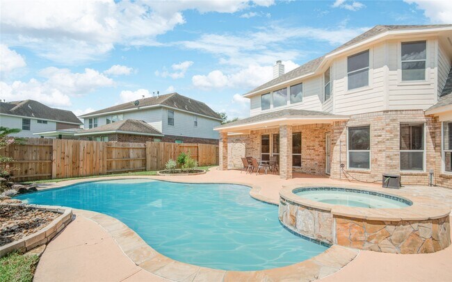 Building Photo - 14411 Chartley Falls Dr