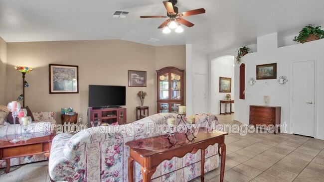 Building Photo - 9220 E Cedar Basin Ln