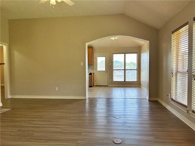 Building Photo - 3619 Vienna Dr