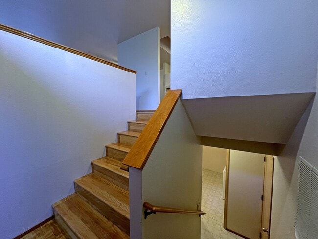 Building Photo - APPROVED APPLICATIONS - Light and Bright 4 bedroom in Highland Park