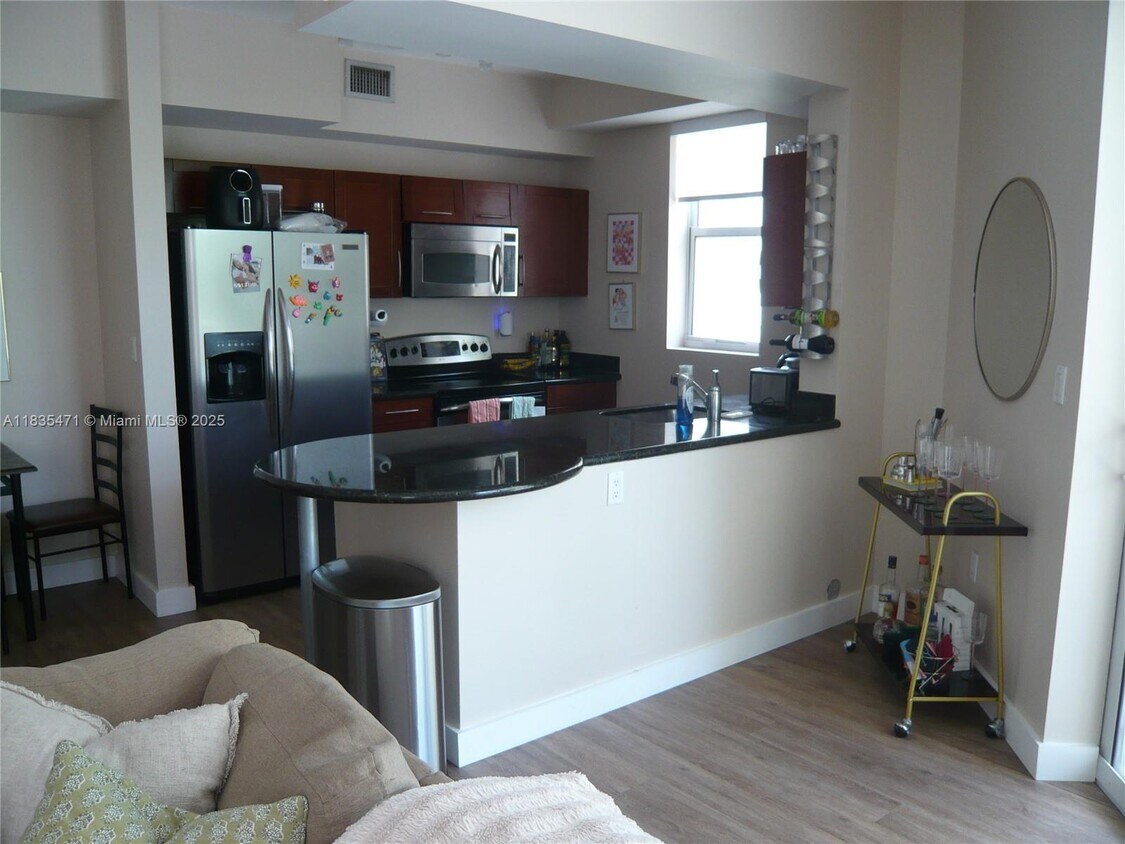 Foto principal - 7280 SW 89th St