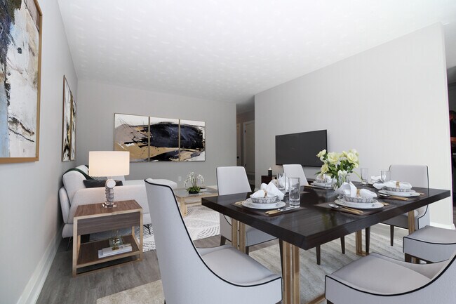 Photo du bâtiment - 3 Bed / 1 Bath Main Floor Unit – $2,549 Al...