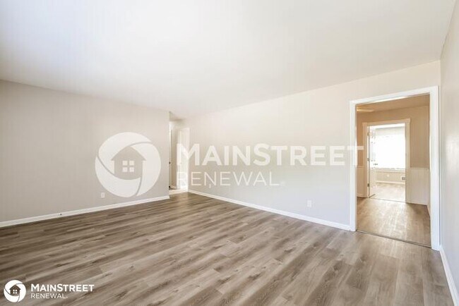 Building Photo - 9901 E 30th St, Independence, MO 64052