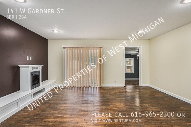 Building Photo - Available Now | 3 Bed 2 Bath Single Family...