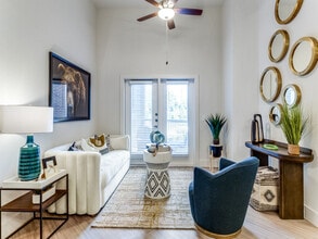 Building Photo - Palladium Crestway