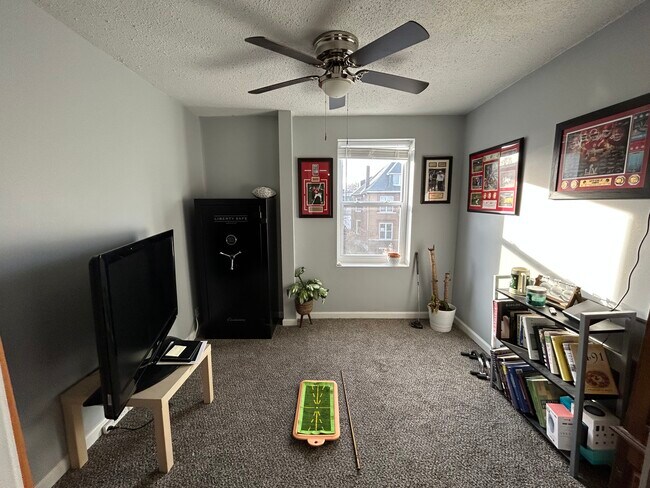 Dormitorio 2 - 2604 S Compton Ave