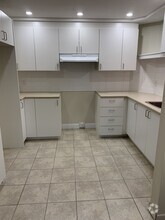 Building Photo - 9136 Boul Perras