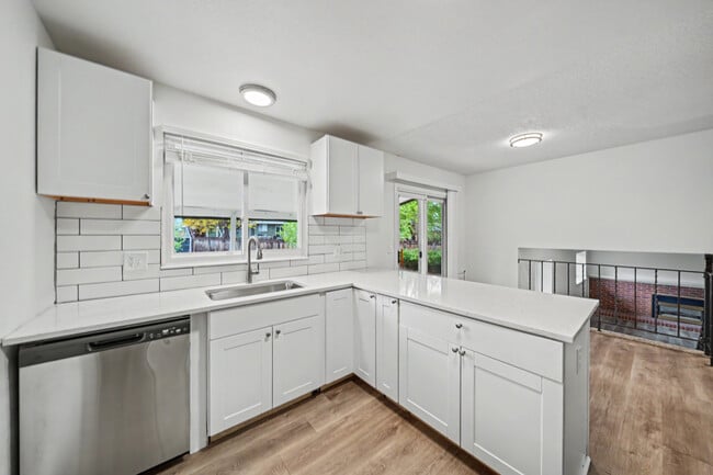 Foto del edificio - 9587 Dudley Dr
