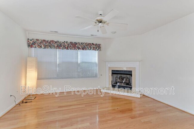 Foto del edificio - 221 Buttercup Lane