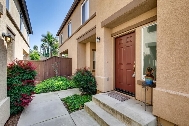 Foto del edificio - Fantastic 2 Bedroom Townhome minutes away to Camp Pendleton