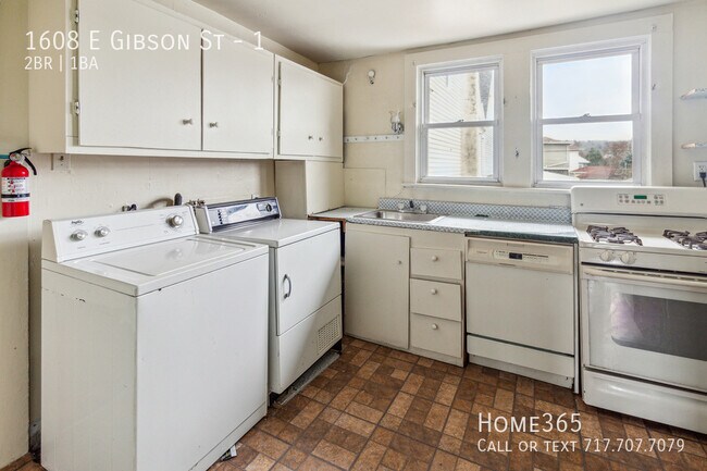 Building Photo - ?? Cozy 2 Bedroom 1 bath home, Ready for M...