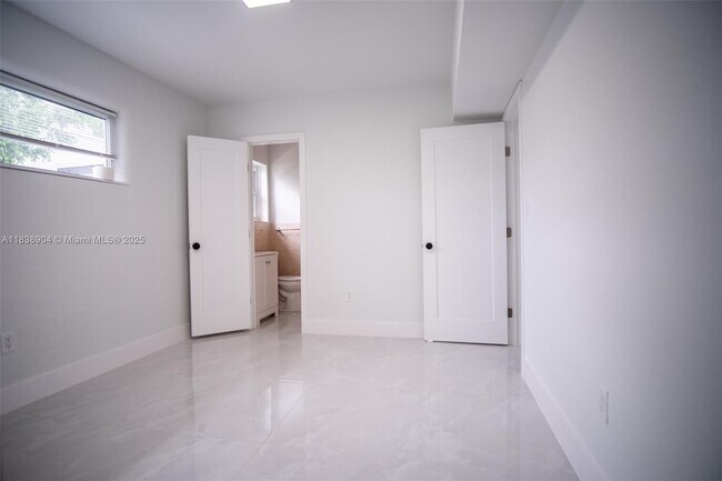 Foto del edificio - 2227 SW 17th St