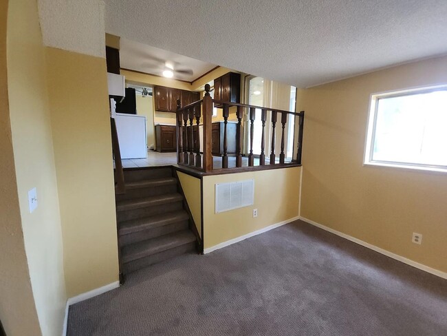 Building Photo - Beautiful Broomfield home available!