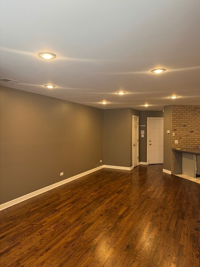 Foto del edificio - 1233 Wyndham Ct