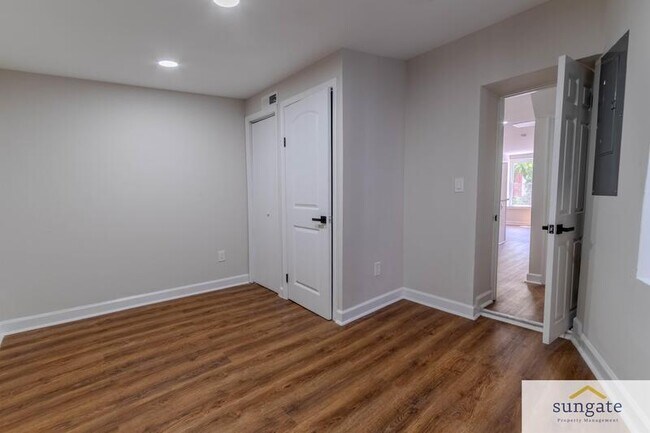 Building Photo - 1445 William St, Unit 2