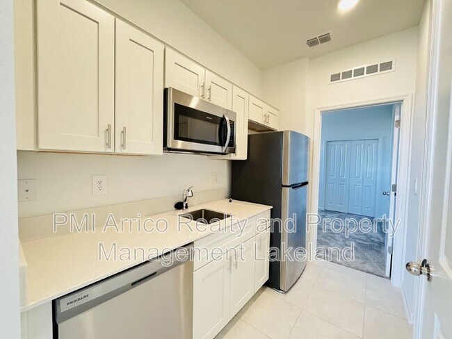 Building Photo - 1425 Deepwater Cir