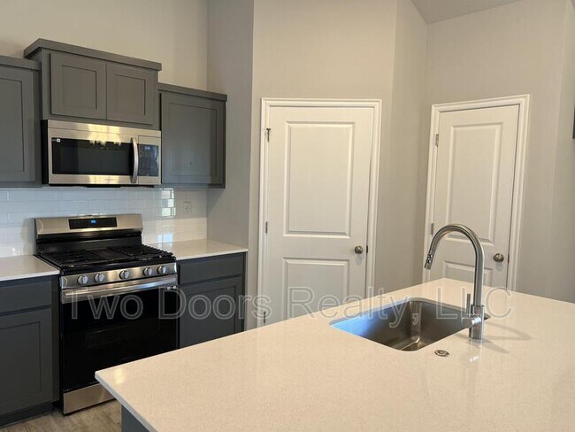 Foto del edificio - 1313 Sycamore Cir