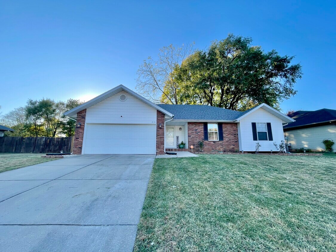 Front - 2131 S Colgate Ave