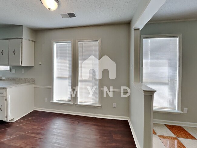 Foto del edificio - 5743 Woodbourne