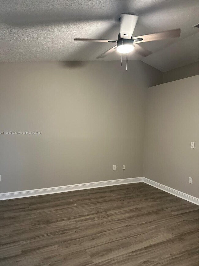 Foto del edificio - 3200 Sabal Palms Ct