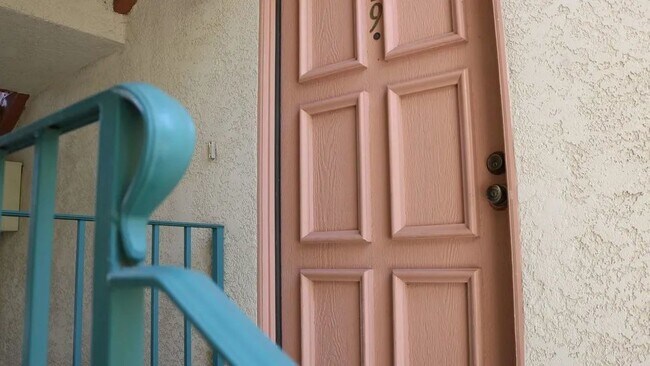 Foto del edificio - 2 Bed, 2 Bath Condo in the Gated Malibu Cr...