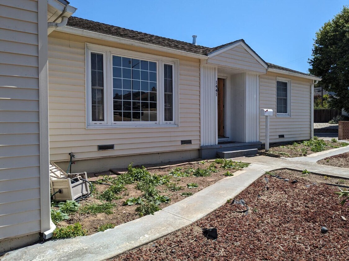 Primary Photo - 1441 Kains Ave
