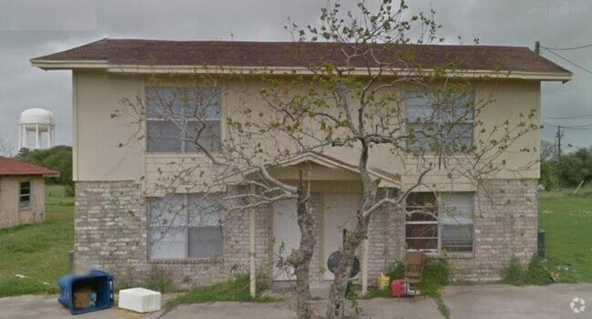 Building Photo - 2004 Woodcrest Dr