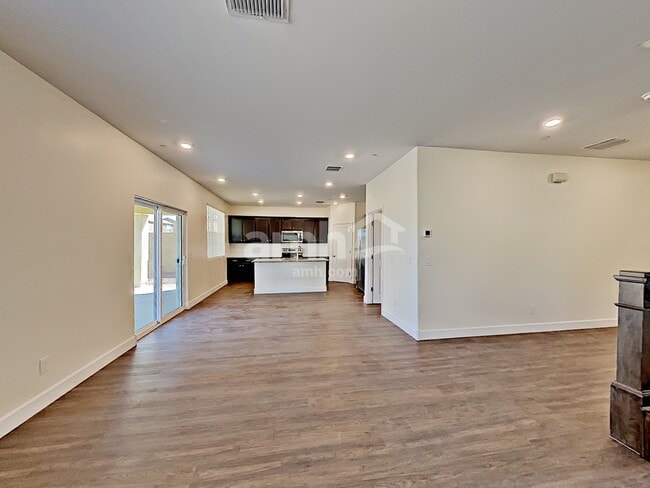 Building Photo - 5938 W Columbine Dr