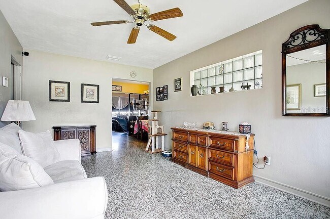 Foto del edificio - 1721 Montcalm St