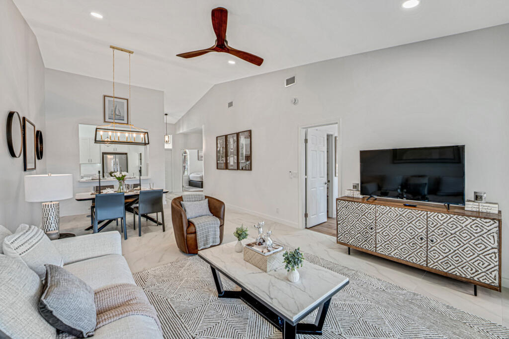 Foto principal - 225 Cypress Point Dr