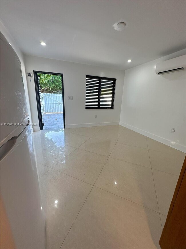 Foto del edificio - 7850 SW 132nd Ave